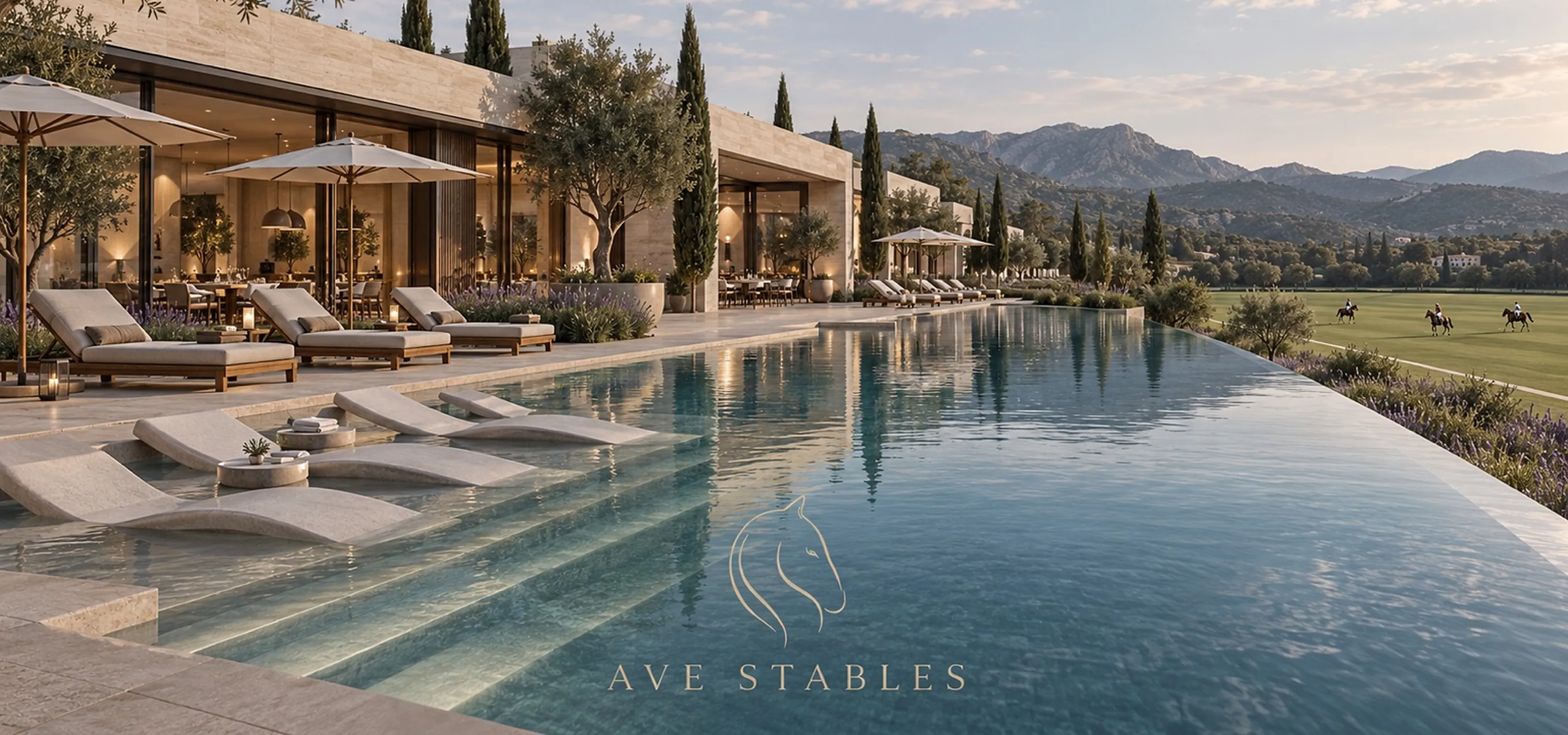 Бассейн wellness-клуба AVE STABLES рядом с полем для поло